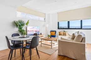 Bright & Breezy Lakeview Retreat in Shellharbour